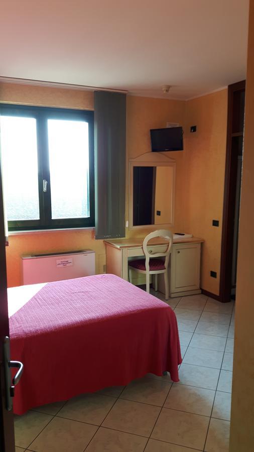 Hotel Armida Castenedolo Buitenkant foto