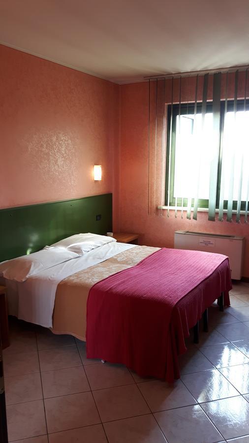 Hotel Armida Castenedolo Buitenkant foto