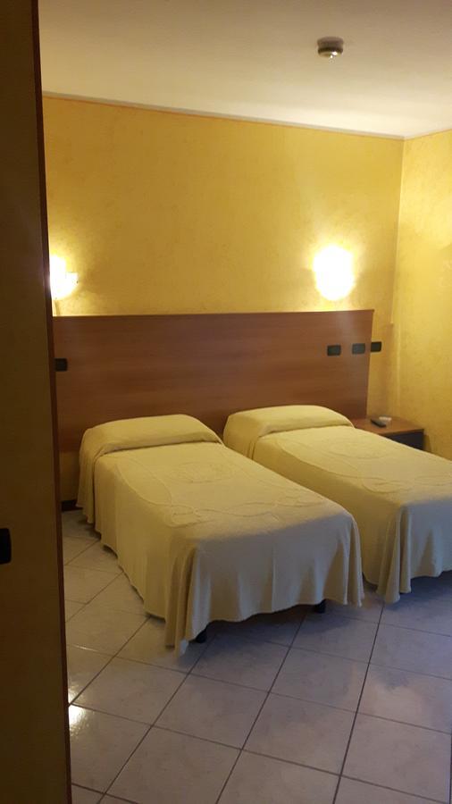 Hotel Armida Castenedolo Buitenkant foto